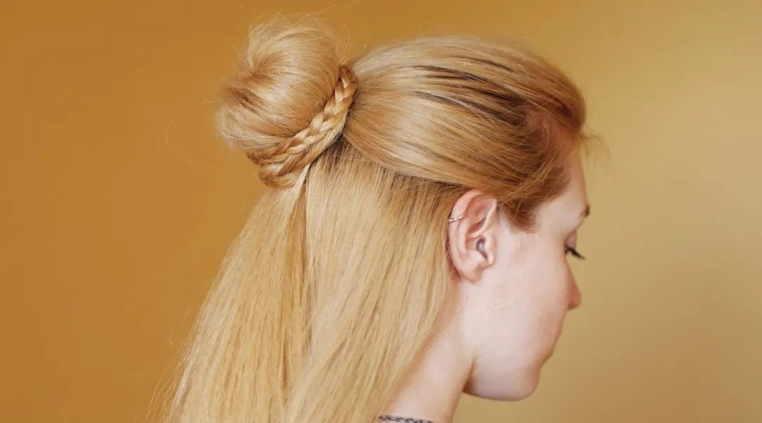 sleek low ponytail jenis styling rambut wanita karir