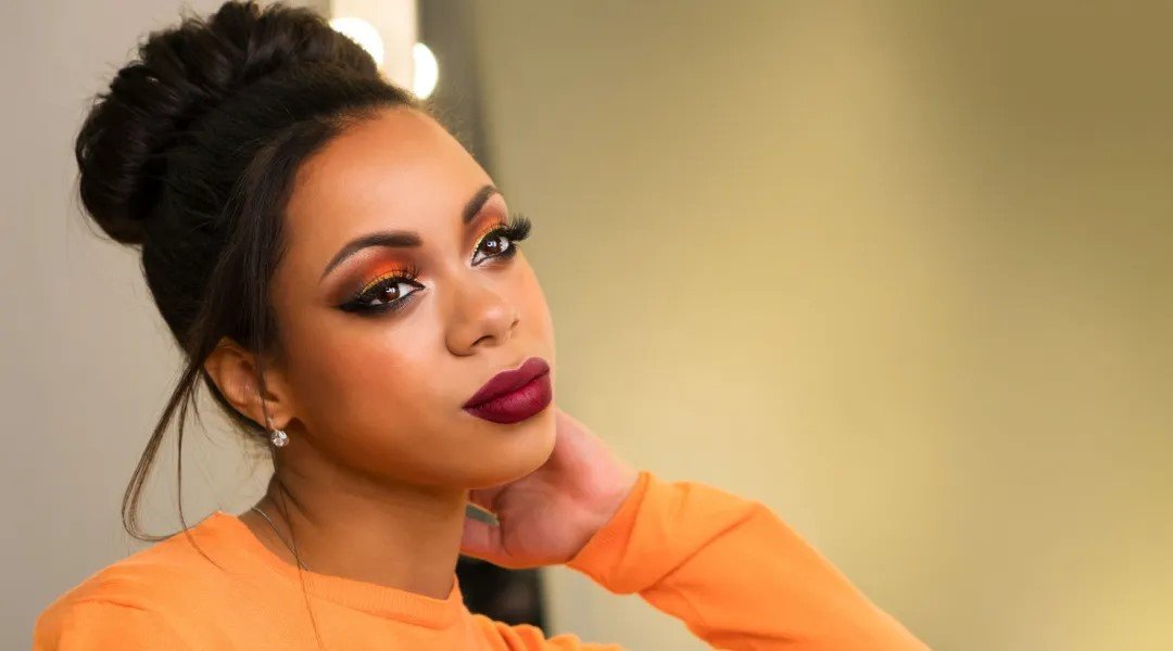 High Bun dengan Hair Serum jenis styling rambut wanita karir