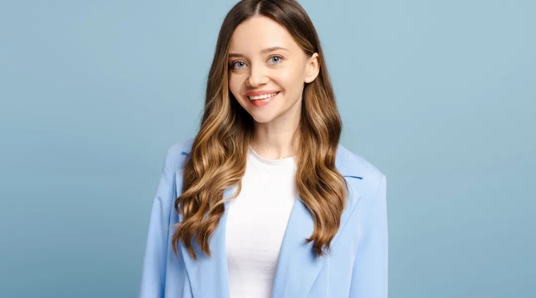 Loose Waves dengan Finishing Gloss jenis styling rambut wanita karir