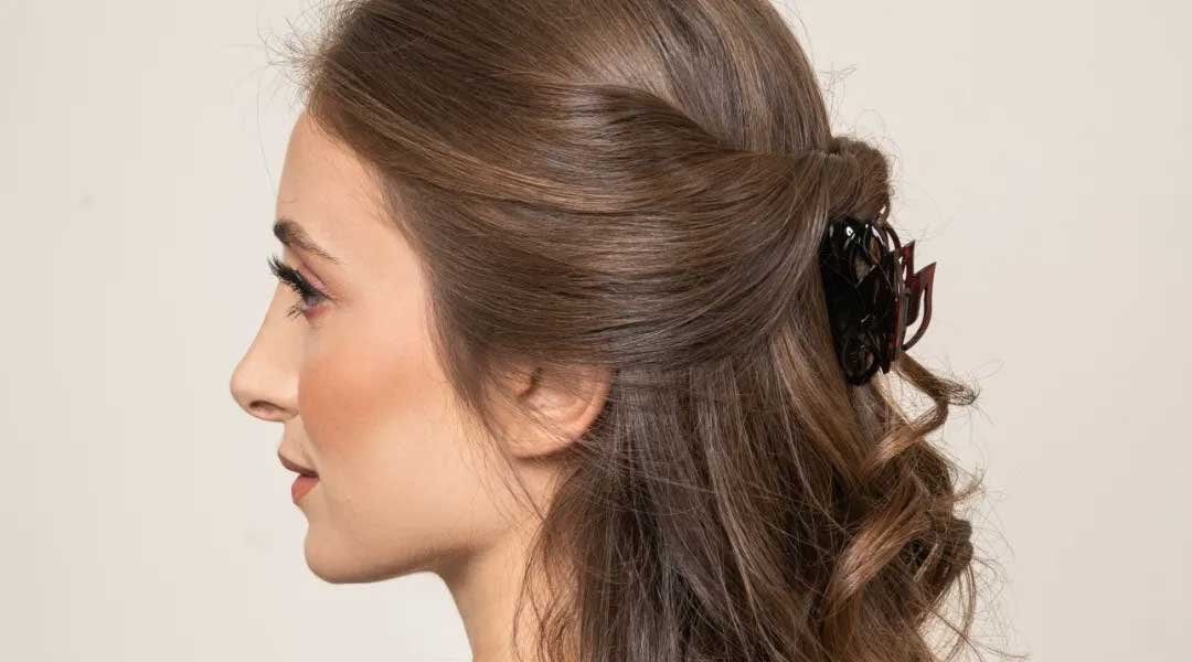 styling rambut wanita panjang jenis half up half down