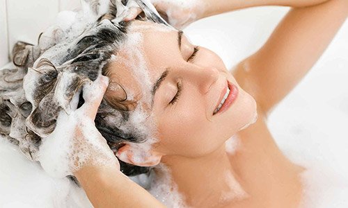 5 Tips Memilih Shampo untuk Rambut Rontok dan Ketombe