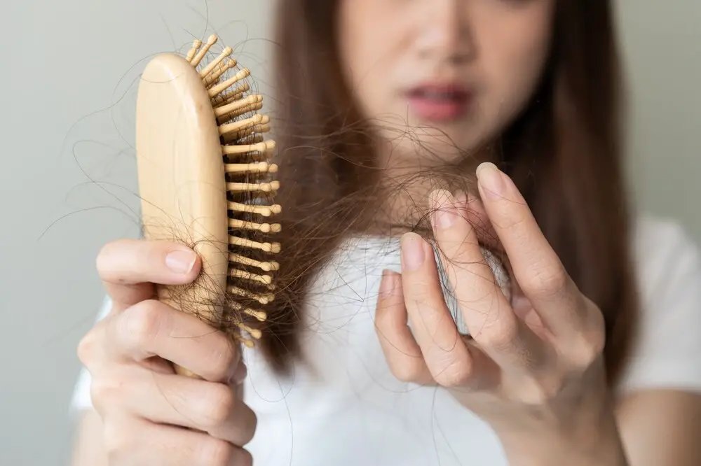 Cara Mengatasi Rambut Rontok Parah Secara Alami dan Tepat