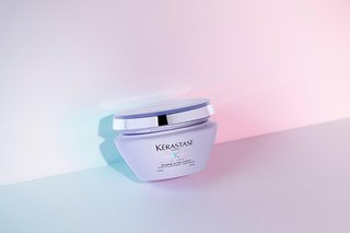 Masker rambut Masque Ultra-Violet mengembalikan warna rambut blonde ideal yang sempurna setiap saat, sekaligus masker rambut ini dapat menetralisir warna undertone brassy dan kekuningan