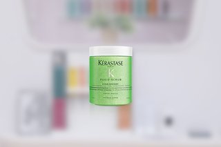 Relaxing Scrub dirancang khusus untuk kulit kepala cenderung sensitif dan mengalami kerontokan. Rambut akan tampak lebih berkilau, ringan, dan penuh hingga 59,7% pasca penggunaan.
