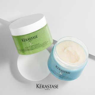 Scrub Energizing yang memiliki kandungan sea salt, Vitamin B6, dan Salicylic acid dapat menjadi solusi untuk kulit kepala berminyak atau rambut berketombe.