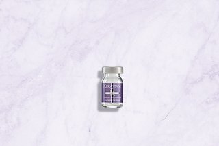 Cure Anti-Pelliculaire adalah produk perawatan intensif anti-ketombe ini hadir untuk mengenyahkan serpihan-serpihan ketombe kering dan berminyak.