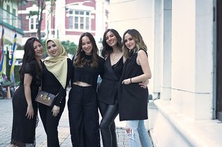 Anggota K-Family yang diundang untuk datang ke Semarang untuk mengunjungi salon kecantikan rambut Lie Kuang & Co Creative Salon.