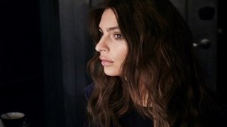 Kolaborasi Kérastase dengan Emily Ratajkowski