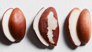 Amazonian Brazil Nut Oil bermanfaat untuk menjaga kandungan Vitamin E